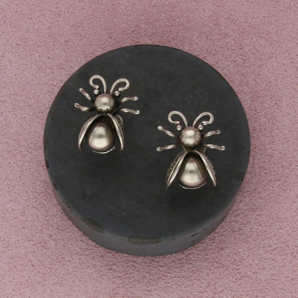 navajo sterling silver vintage fly bug screw-back earrings